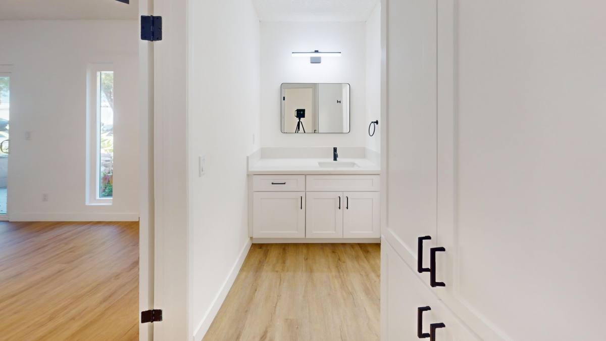 Apartment for rent at 7503 Hazeltine Ave, Van Nuys, CA 91405