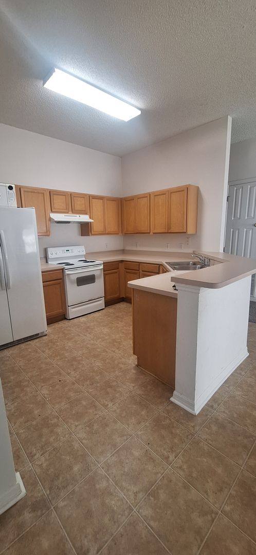 House for rent at 2891 Stratford Point Dr, Melbourne, FL 32904