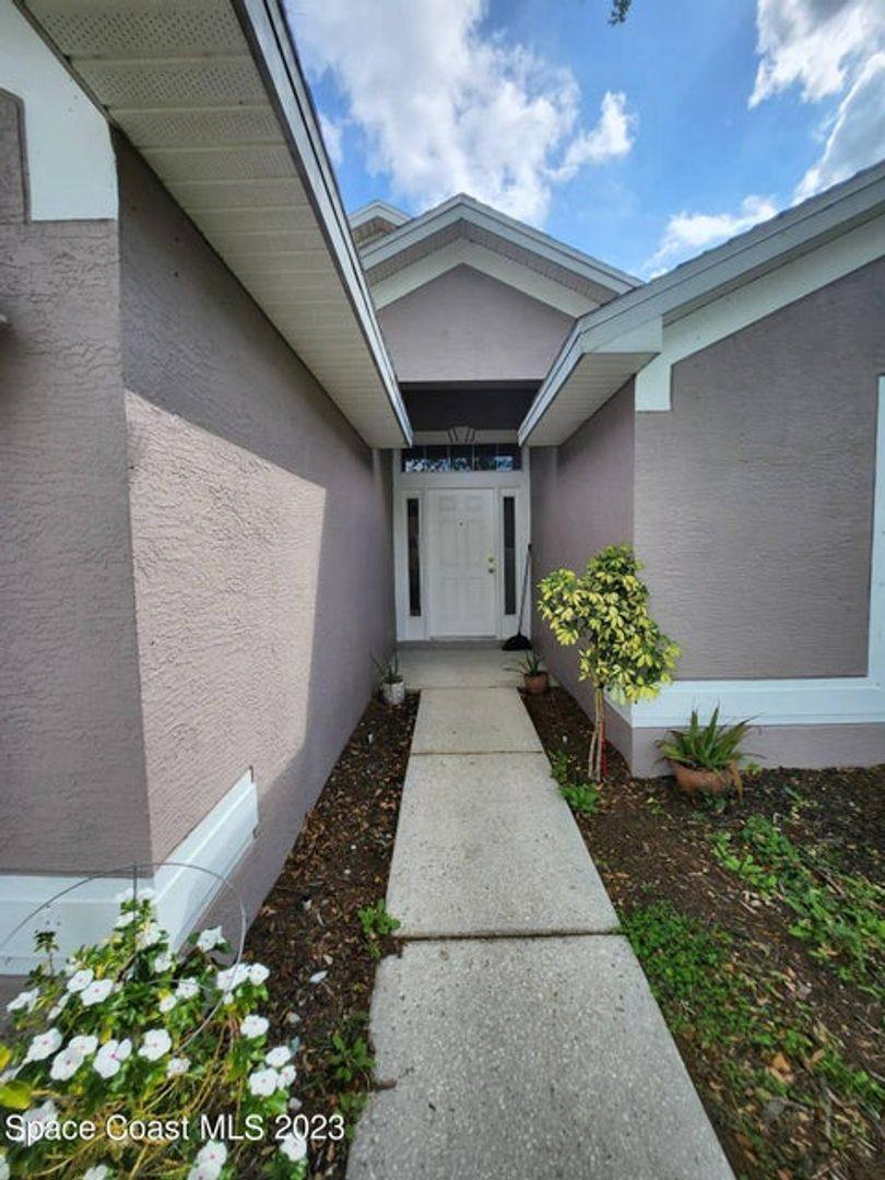 House for rent at 2891 Stratford Point Dr, Melbourne, FL 32904