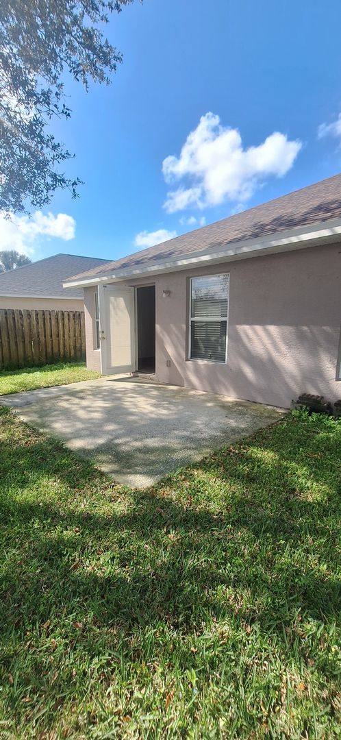 House for rent at 2891 Stratford Point Dr, Melbourne, FL 32904