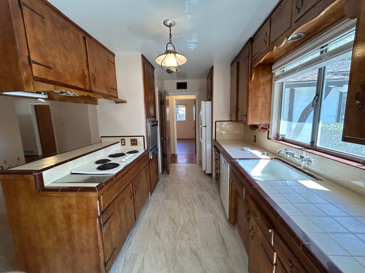 House for rent at 135 W Ave, Gustine, CA 95322