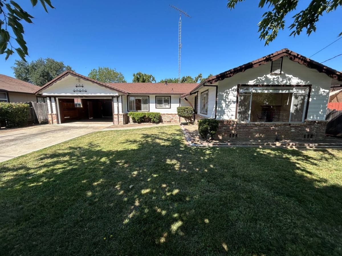 House for rent at 135 W Ave, Gustine, CA 95322