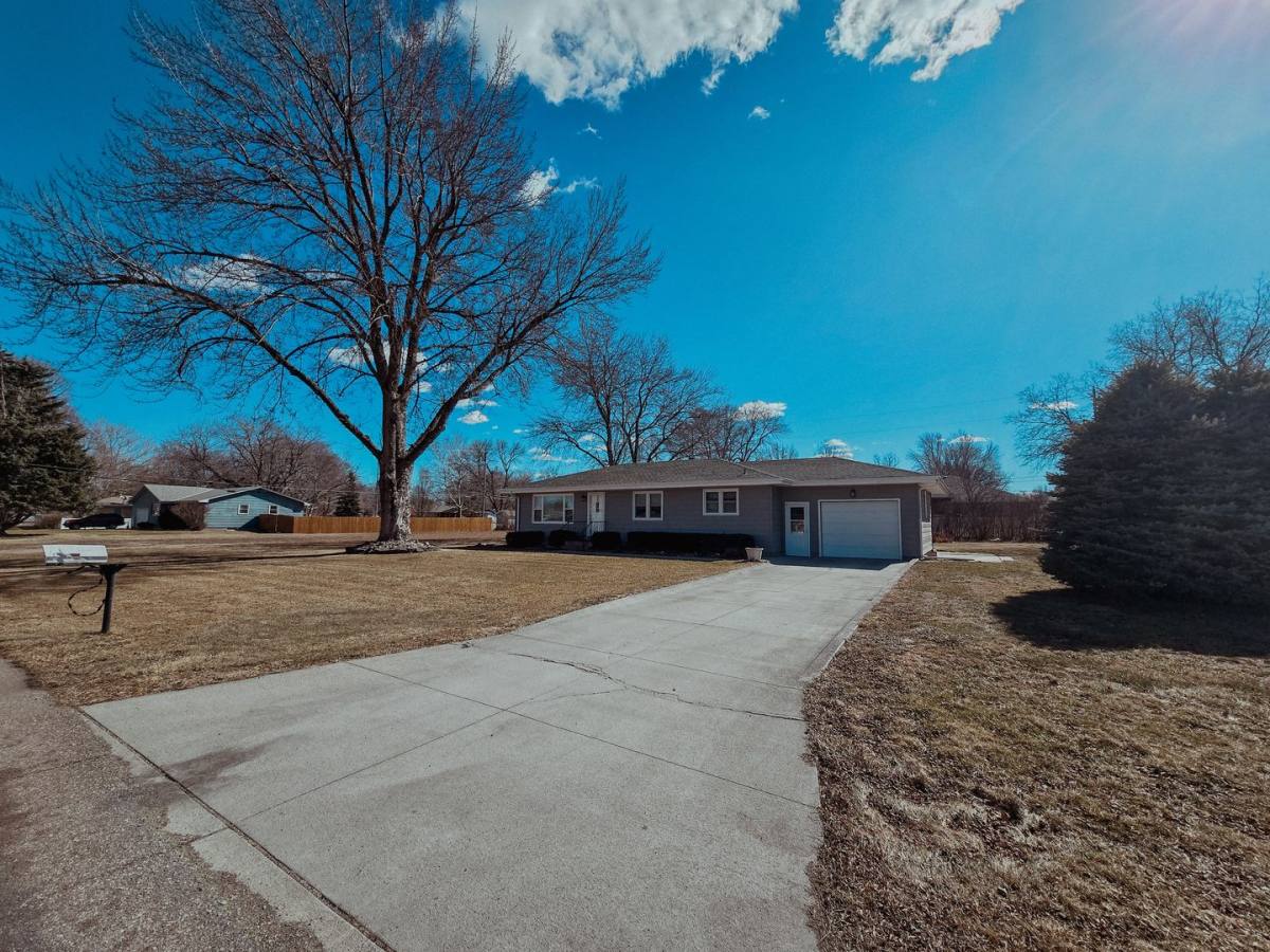 House for rent at 1605 Grand Ave, Grand Island, NE 68801