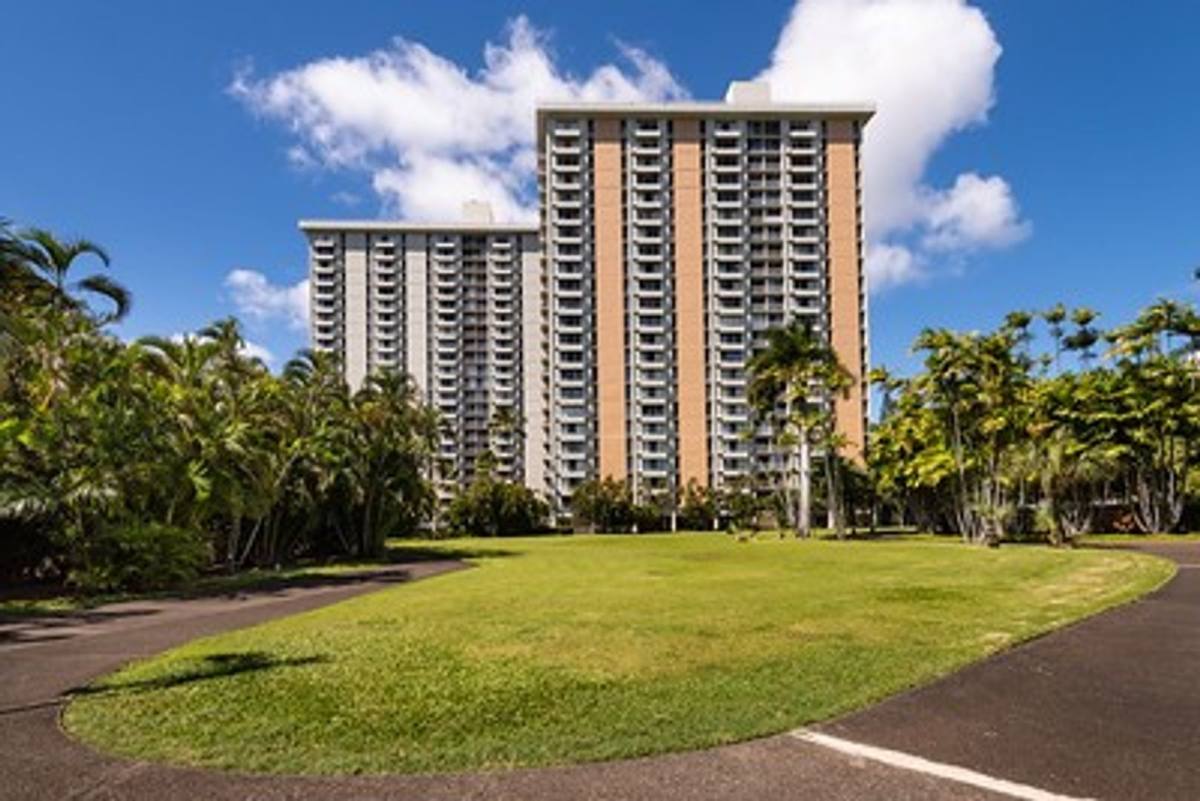 Apartment for rent at 1519 Nuuanu Ave, Honolulu, HI 96817