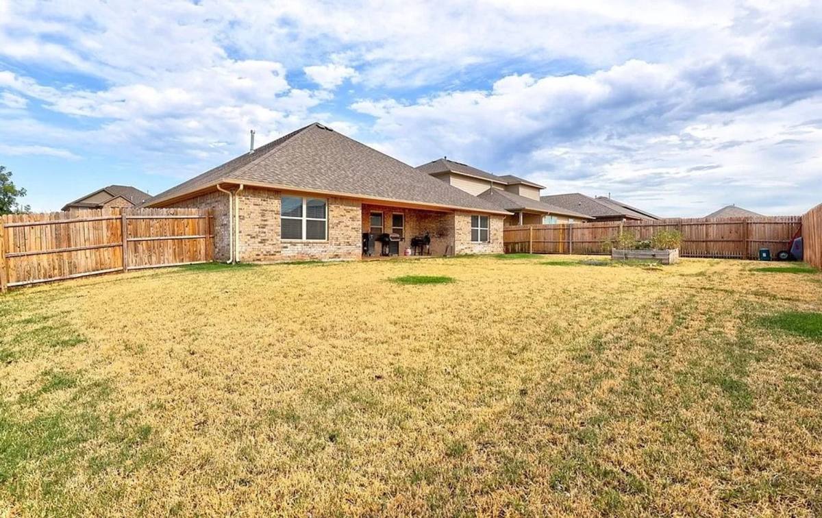 House for rent at 14825 Turner Falls Rd, Oklahoma City, OK 73142