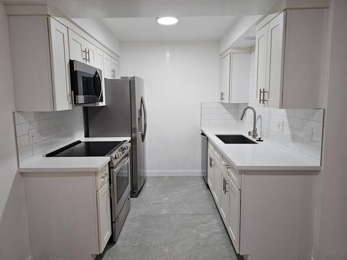 Apartment for rent at 2703 Ruhland, Redondo Beach, CA 90278
