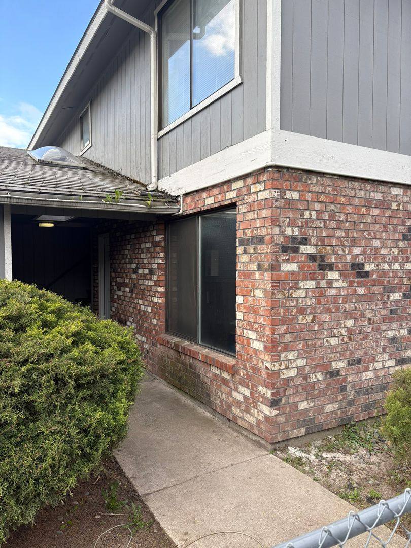Apartment for rent at 6119 - 6123 N Addison, Spokane, WA 99208