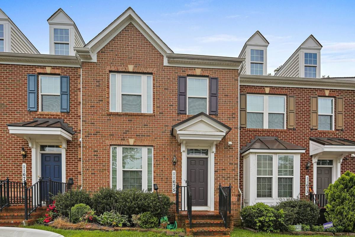 Townhouse for rent at 11675 Emerald Green Dr, Clarksburg, MD 20871