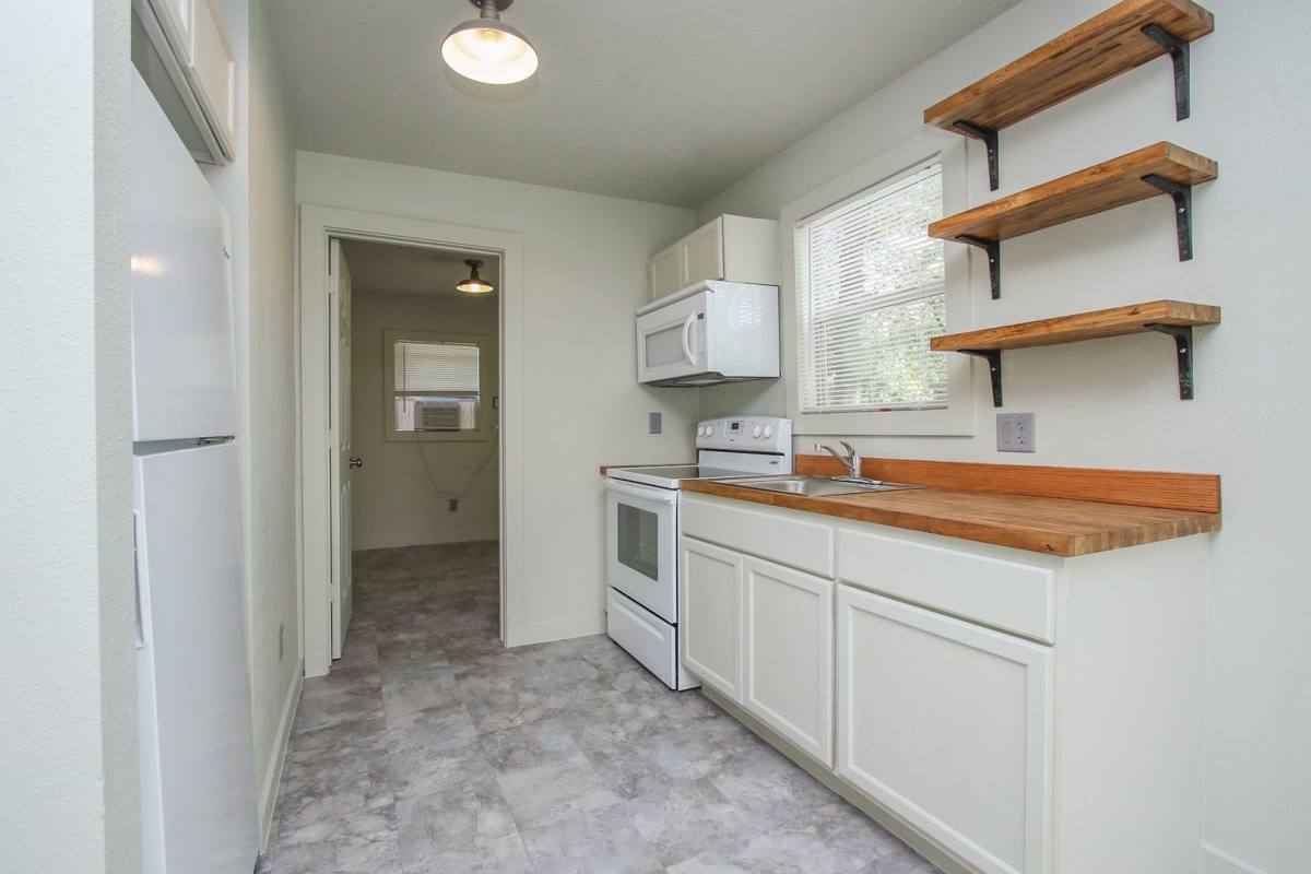 Apartment for rent at 505 1 2 E, Houston, TX 77018