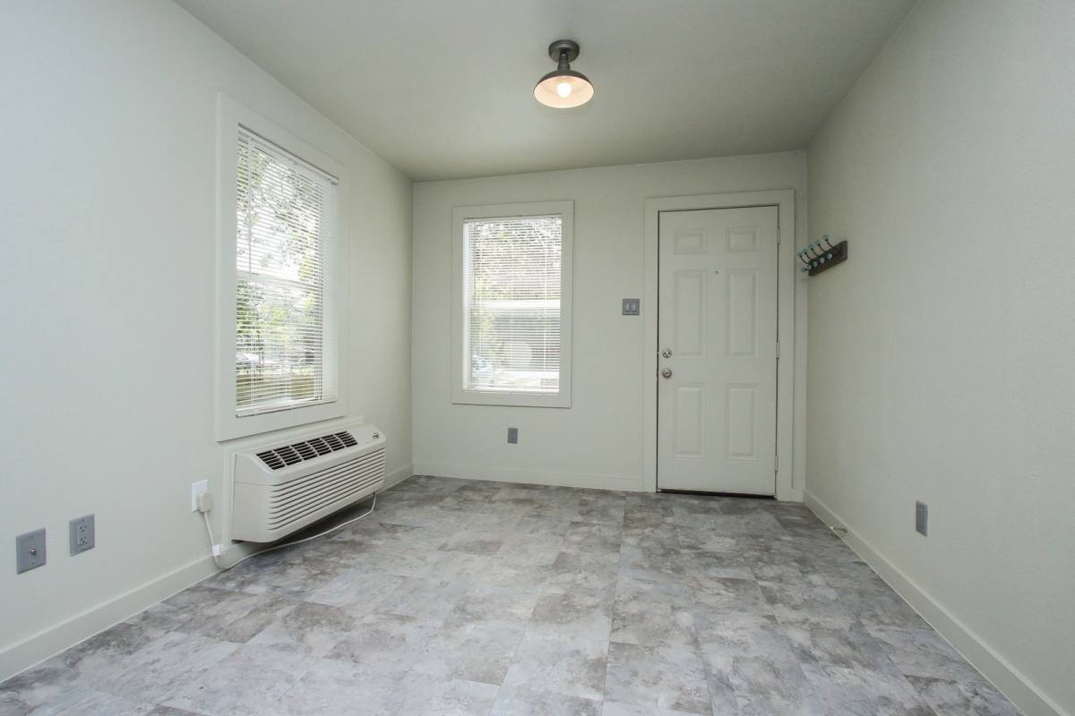 Apartment for rent at 505 1 2 E, Houston, TX 77018