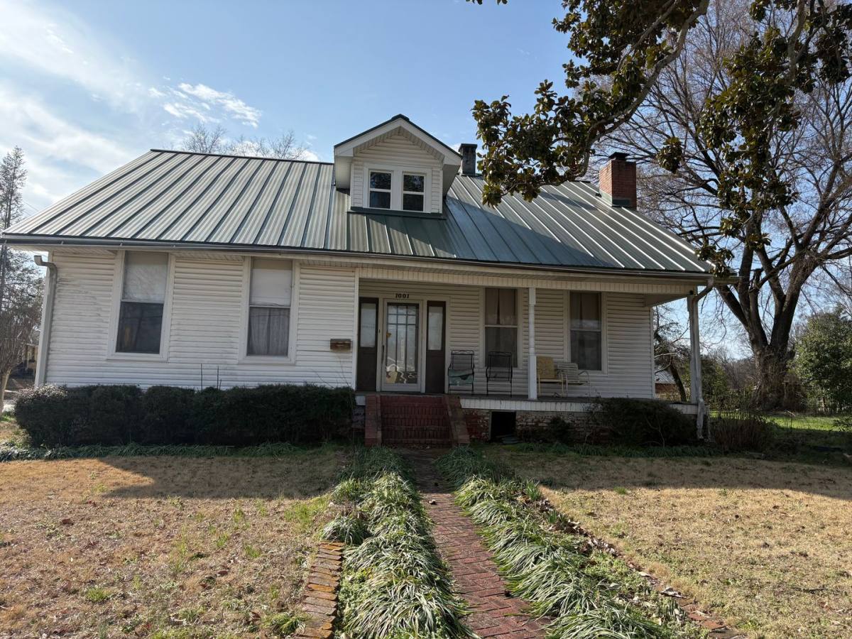 Apartment for rent at 102 W Lelia St, Florence, AL 35630