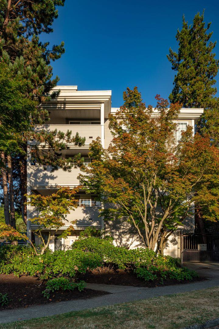 Apartment for rent at 5307 Ravenna Place NE, Seattle, WA 98105