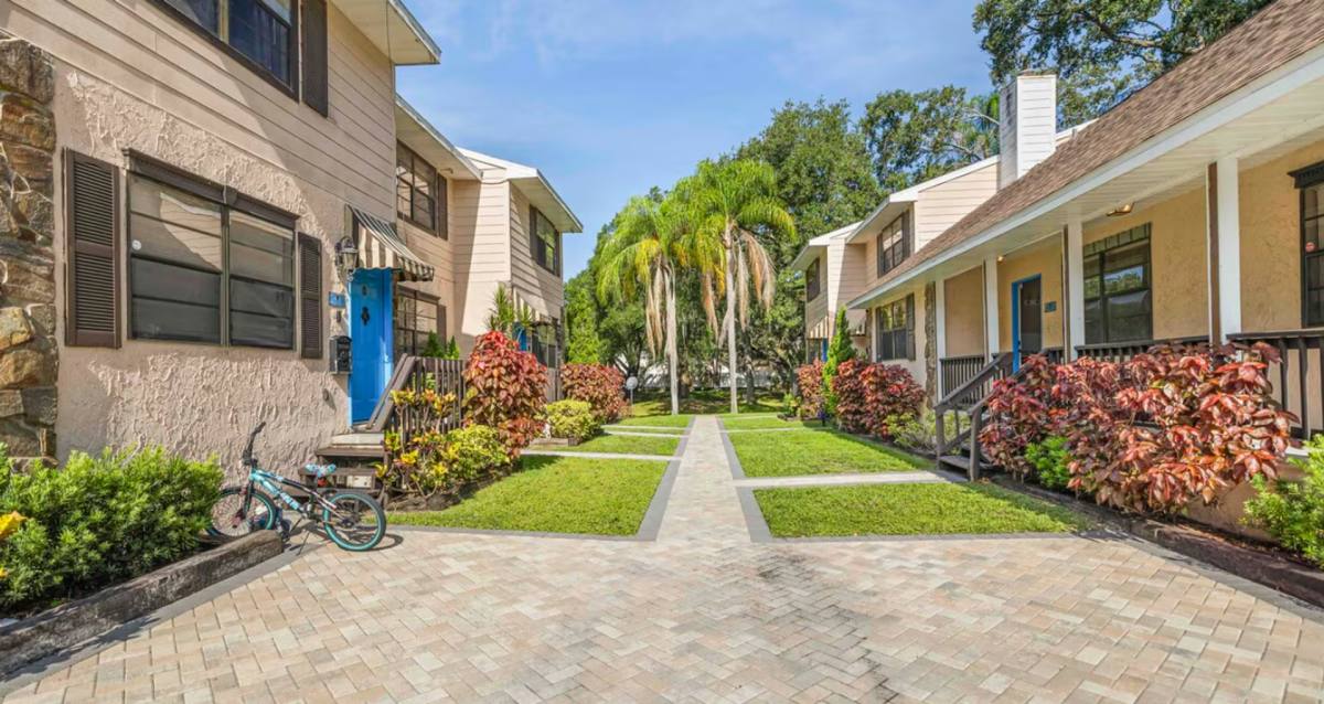 Apartment for rent at 12216 N 59th St, Tampa, FL 33617