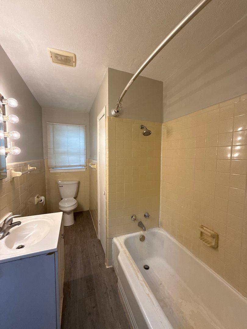House for rent at 2000 Weststone Dr, Charlotte, NC 28208