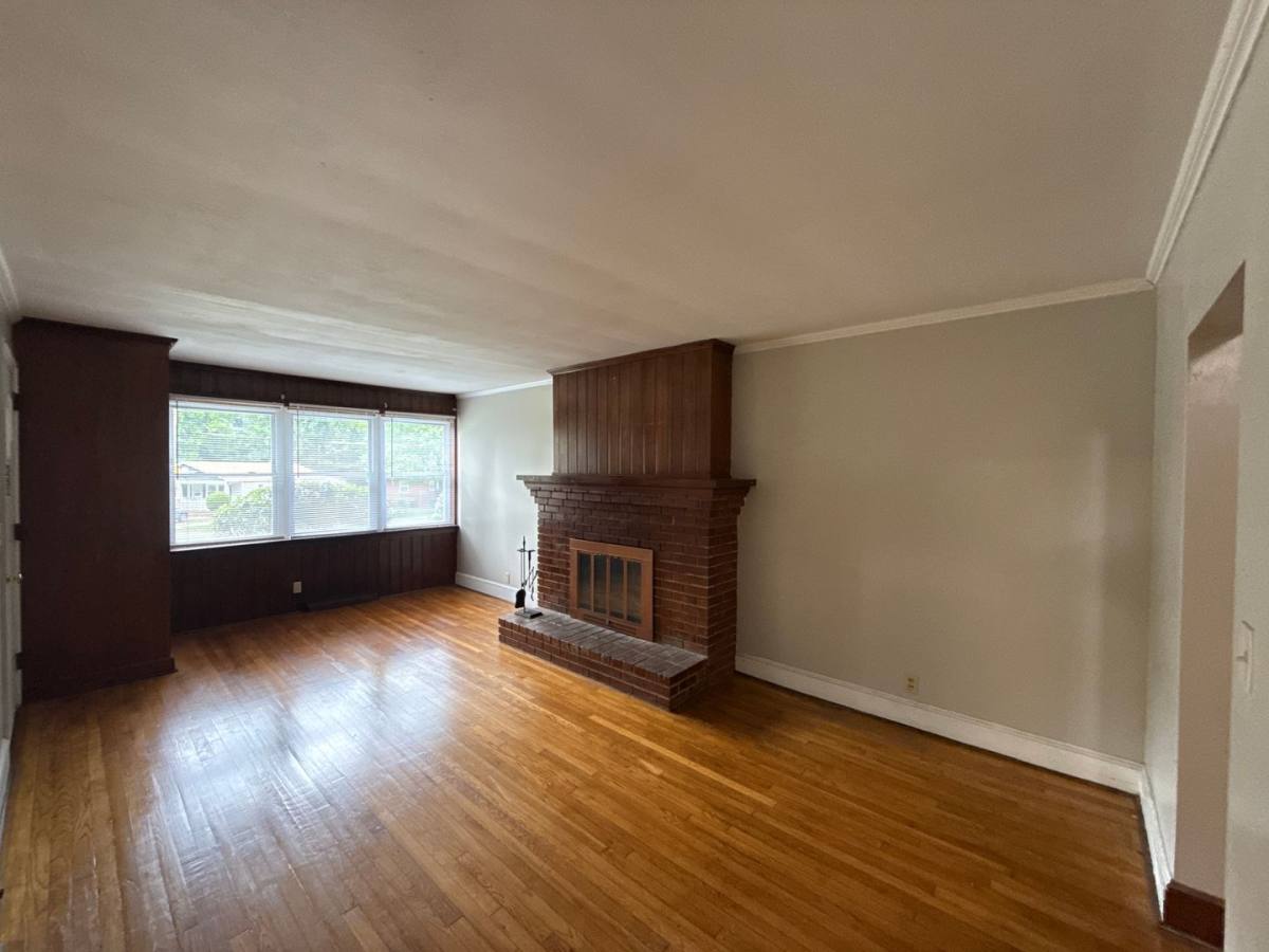 House for rent at 2000 Weststone Dr, Charlotte, NC 28208