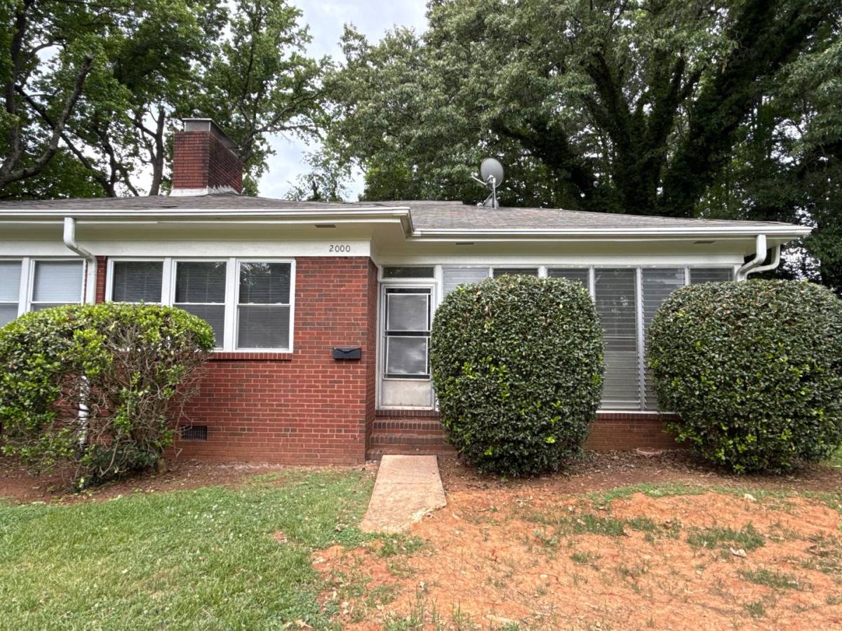 House for rent at 2000 Weststone Dr, Charlotte, NC 28208