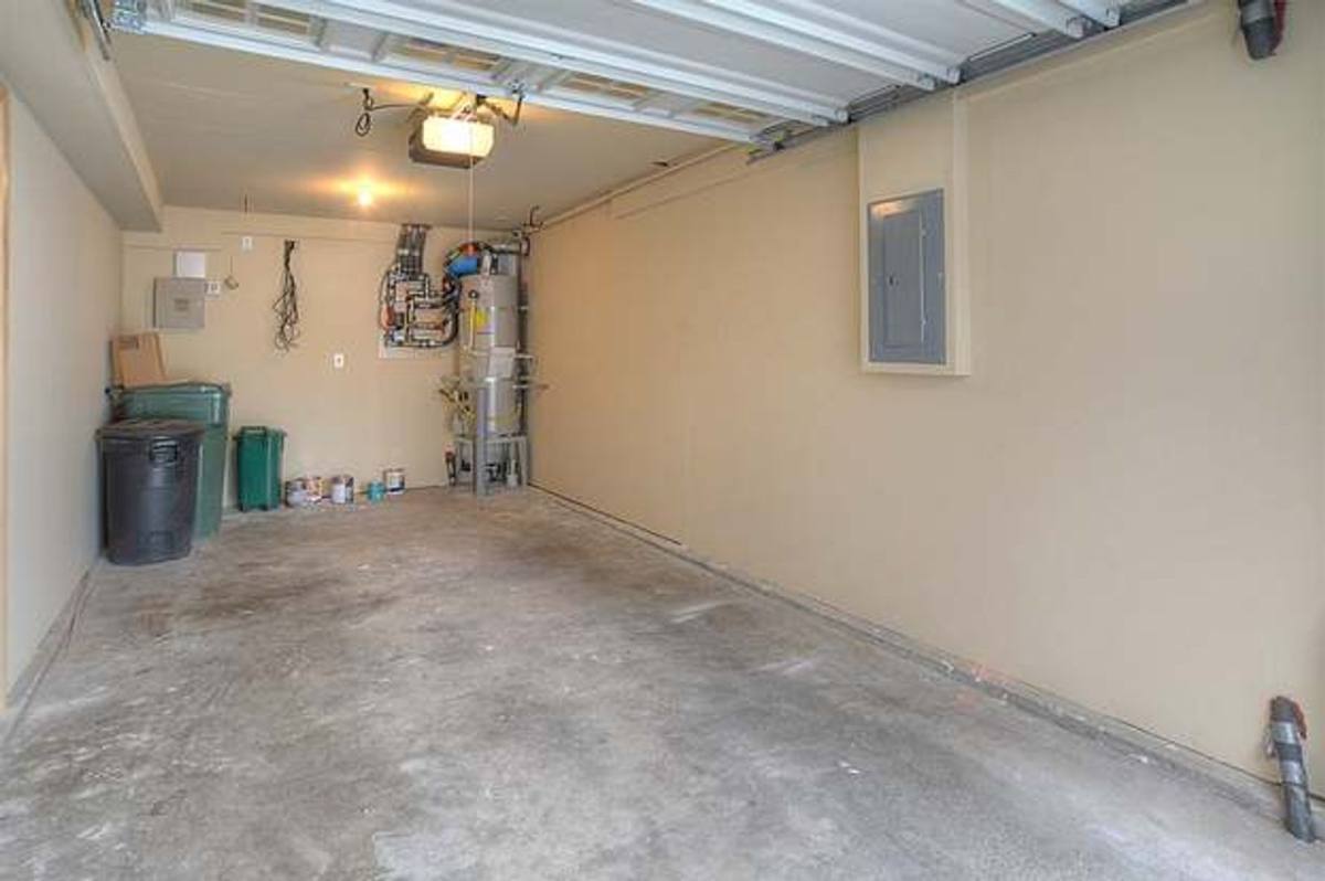 Townhouse for rent at 1139 N 94th St, Seattle, WA 98103
