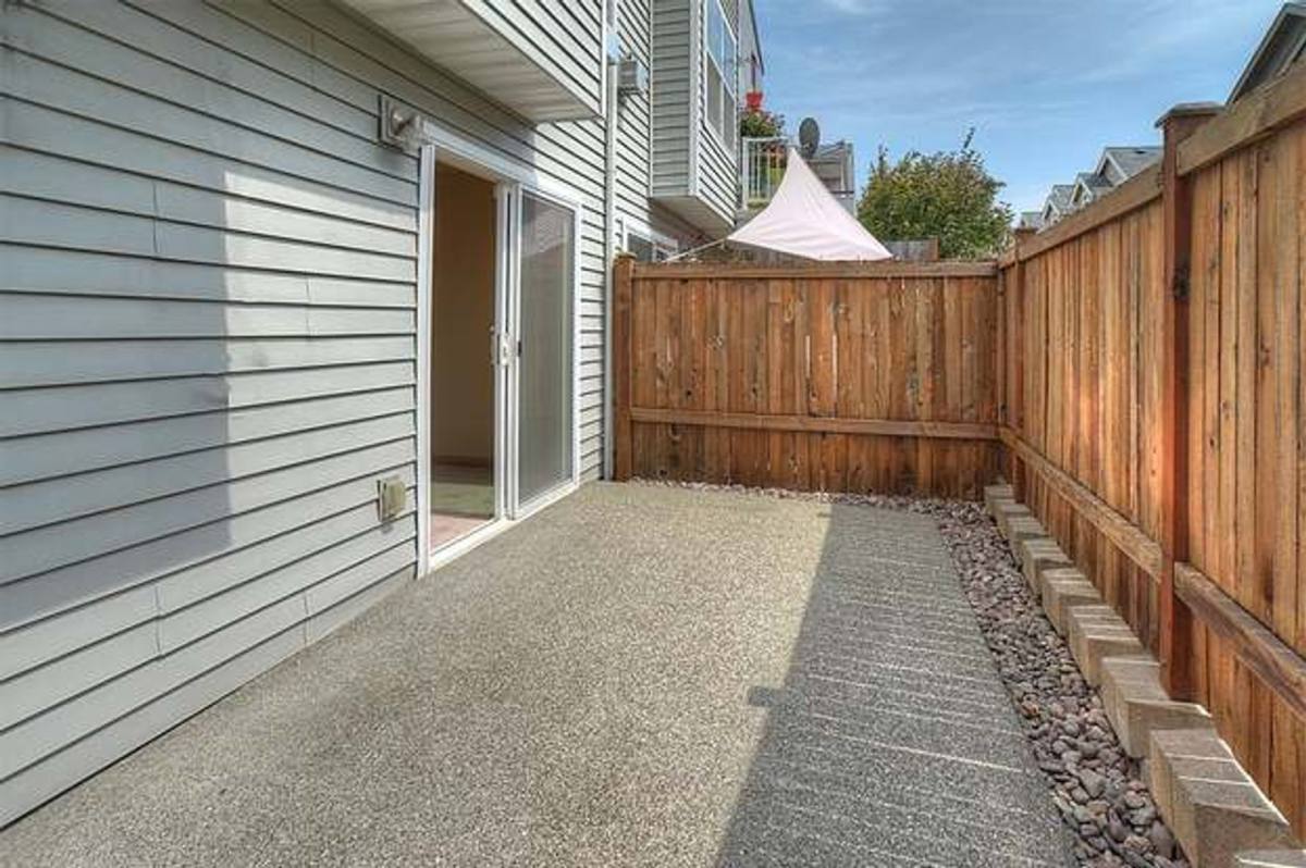 Townhouse for rent at 1139 N 94th St, Seattle, WA 98103