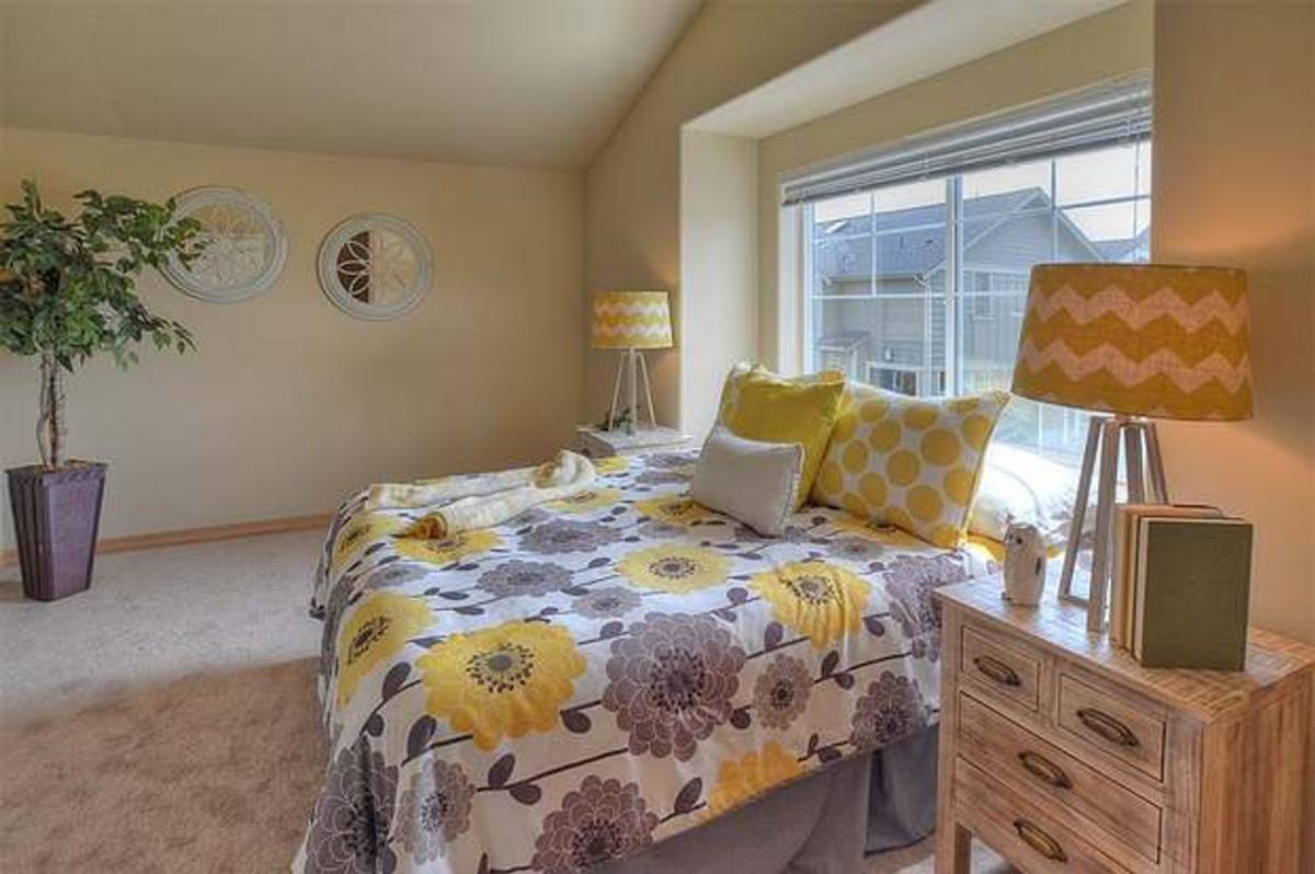 Townhouse for rent at 1139 N 94th St, Seattle, WA 98103