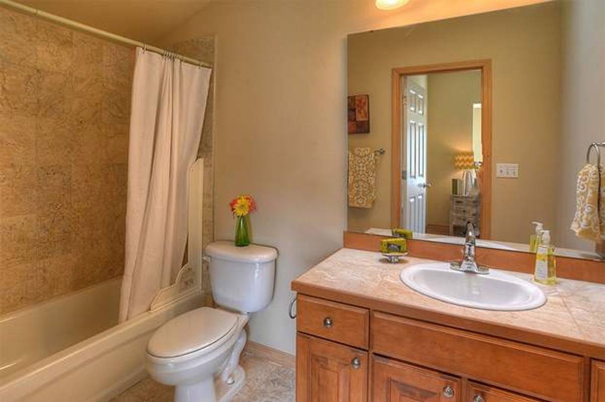 Townhouse for rent at 1139 N 94th St, Seattle, WA 98103