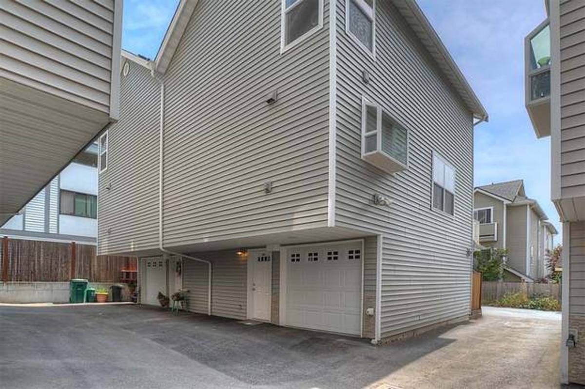 Townhouse for rent at 1139 N 94th St, Seattle, WA 98103