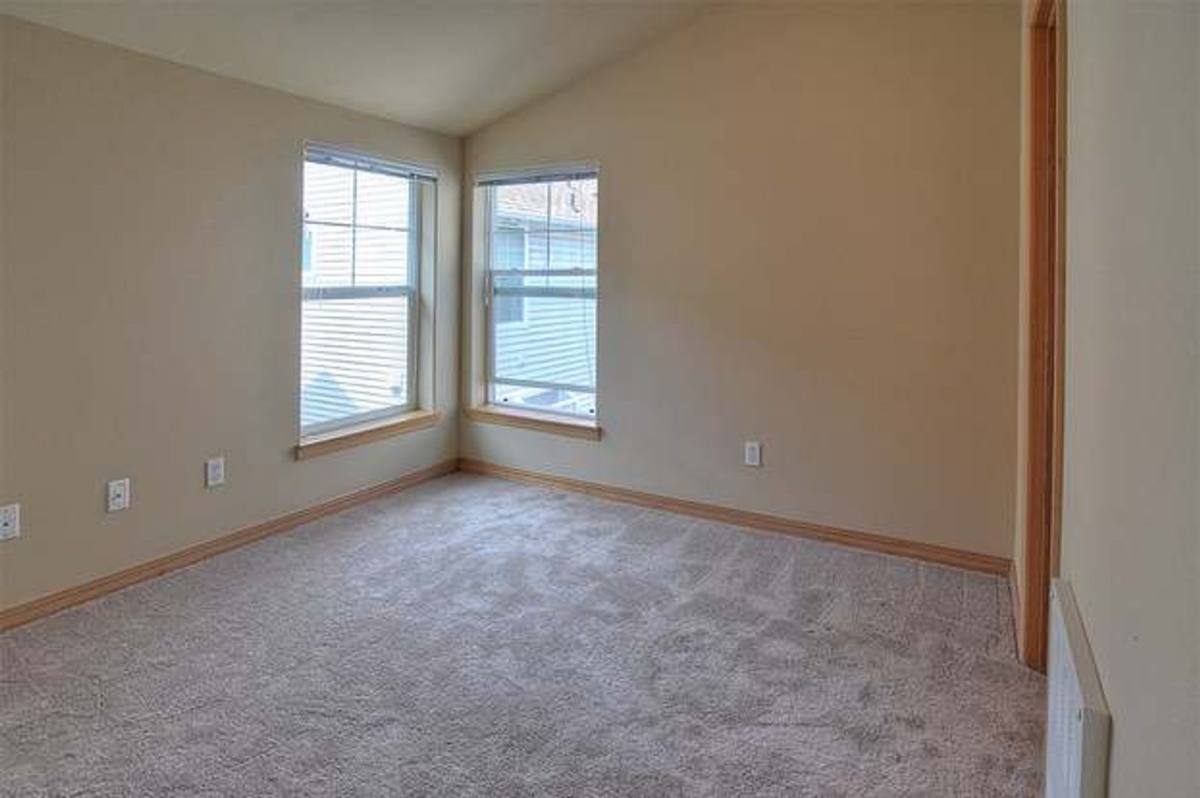 Townhouse for rent at 1139 N 94th St, Seattle, WA 98103