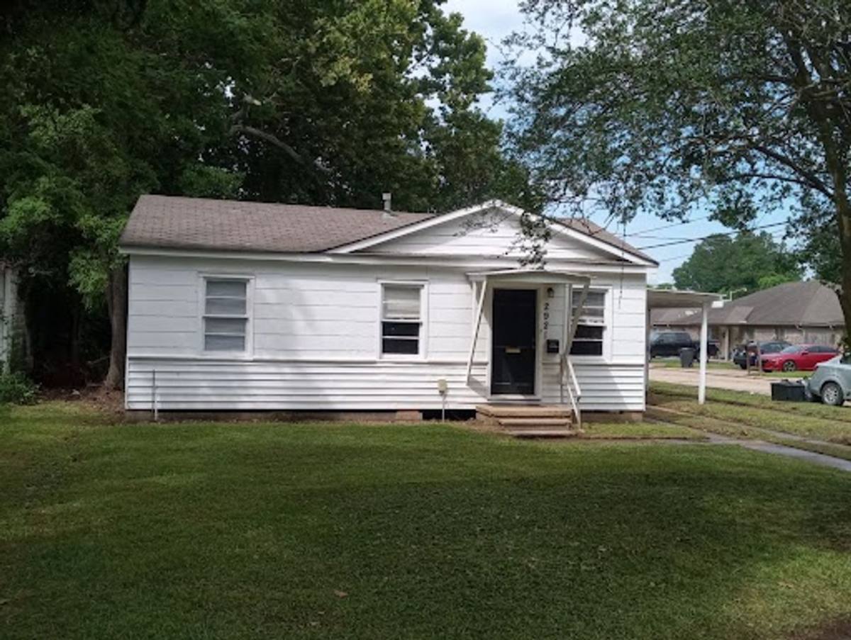 House for rent at 2921 Culpepper Rd, Alexandria, LA 71301