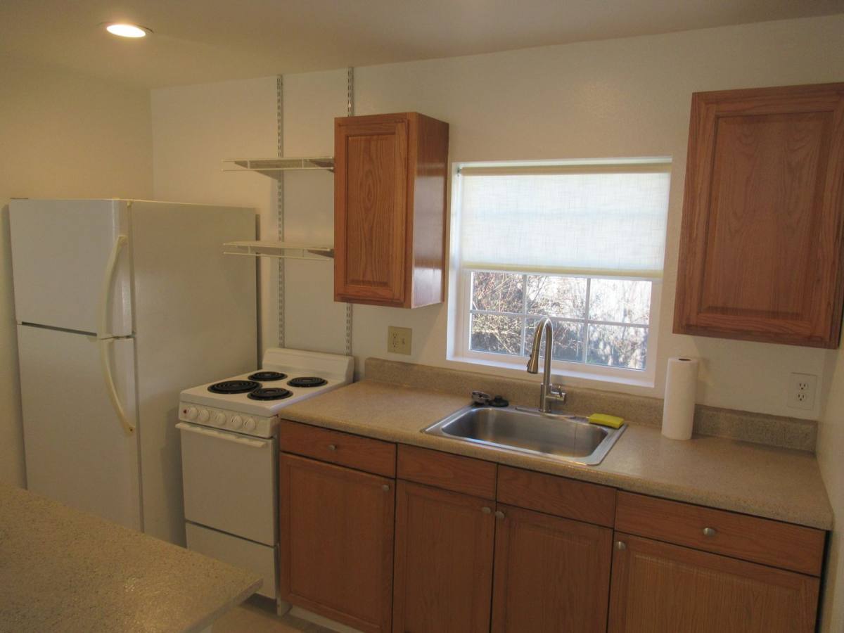 House for rent at 2485 E Nob Hill St SE, Salem, OR 97302