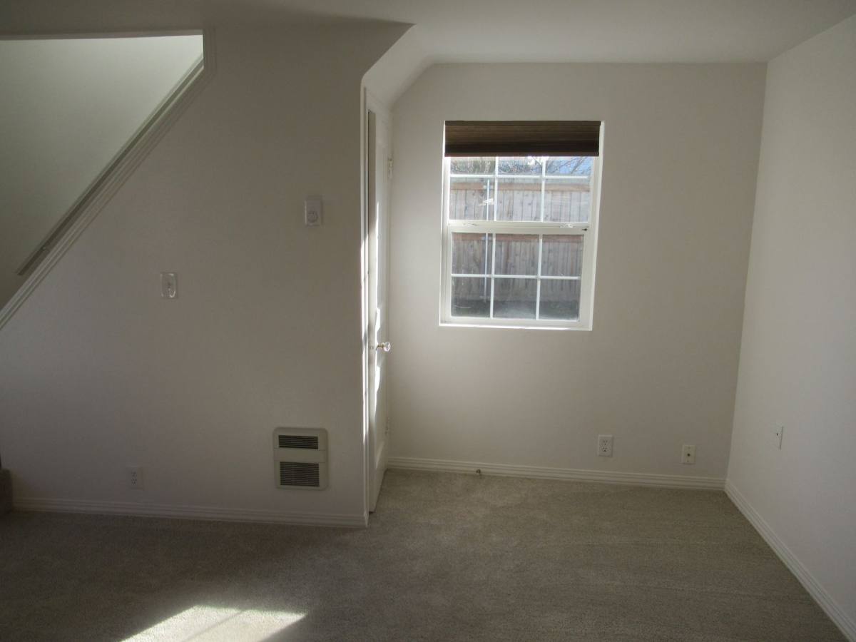 House for rent at 2485 E Nob Hill St SE, Salem, OR 97302