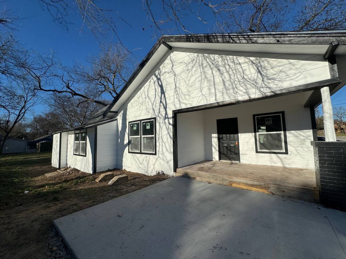 House for rent at 220 NW 9th St, Ardmore, OK 73401