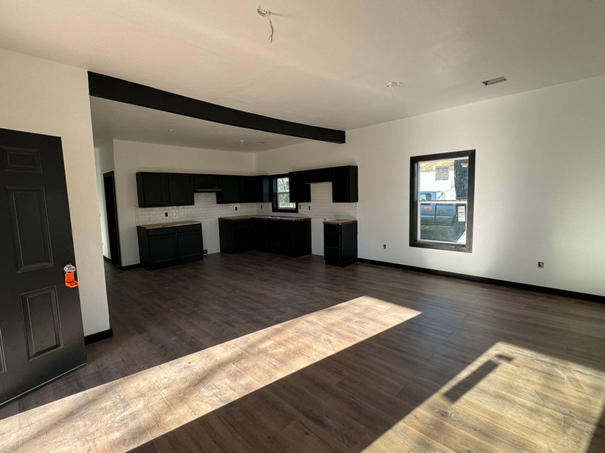 House for rent at 220 NW 9th St, Ardmore, OK 73401