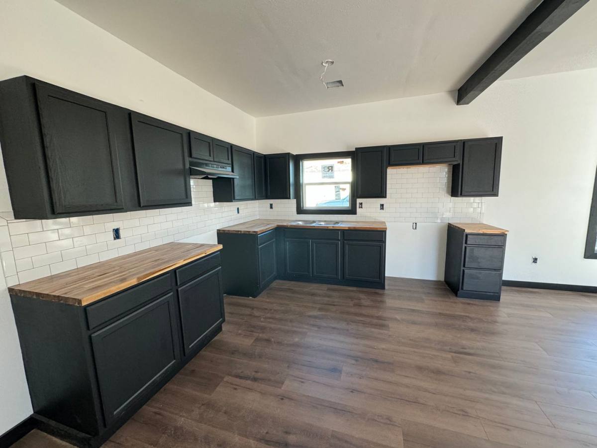 House for rent at 220 NW 9th St, Ardmore, OK 73401