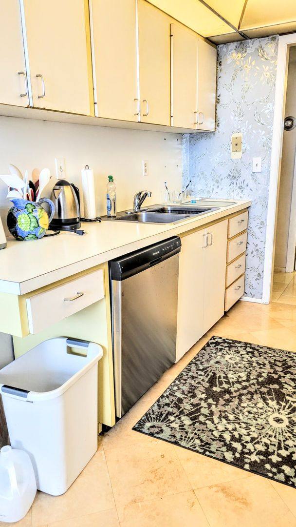 Condo for rent at 1000 Longboat Club Dr, Longboat Key, FL 34228