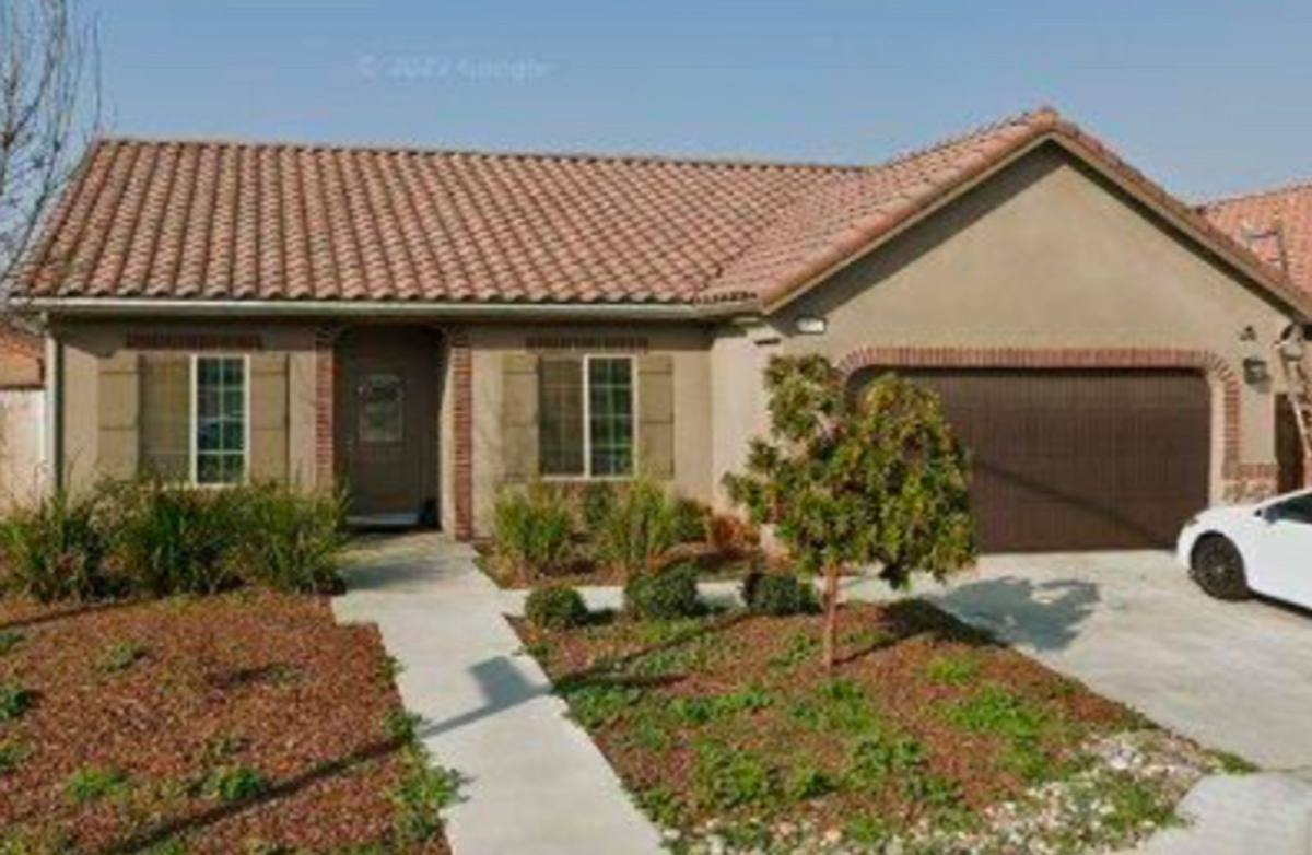 House for rent at 1192 S Orangewood Dr, Fresno, CA 93727