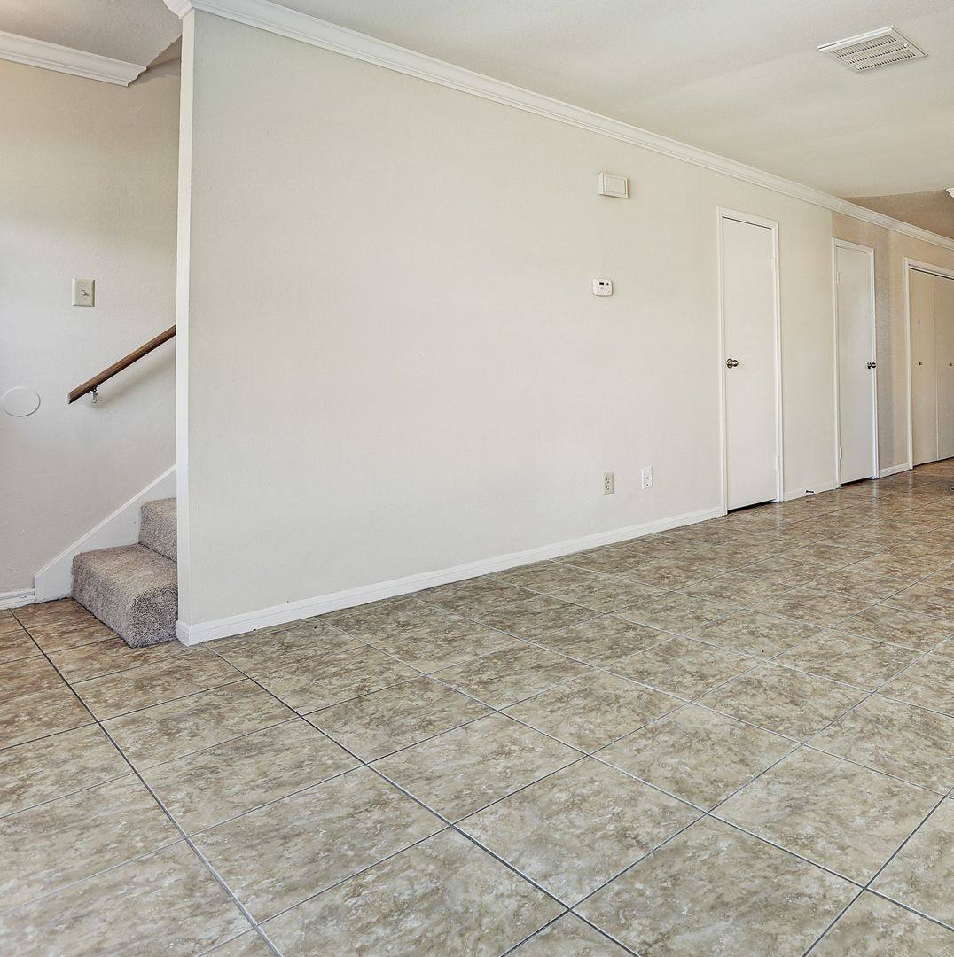 Townhouse for rent at 1516 E Sam Houston Parkway S, Pasadena, TX 77503