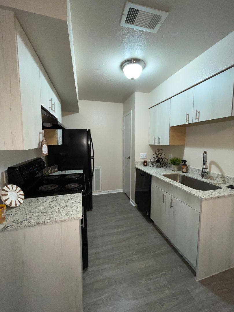 Townhouse for rent at 1516 E Sam Houston Parkway S, Pasadena, TX 77503