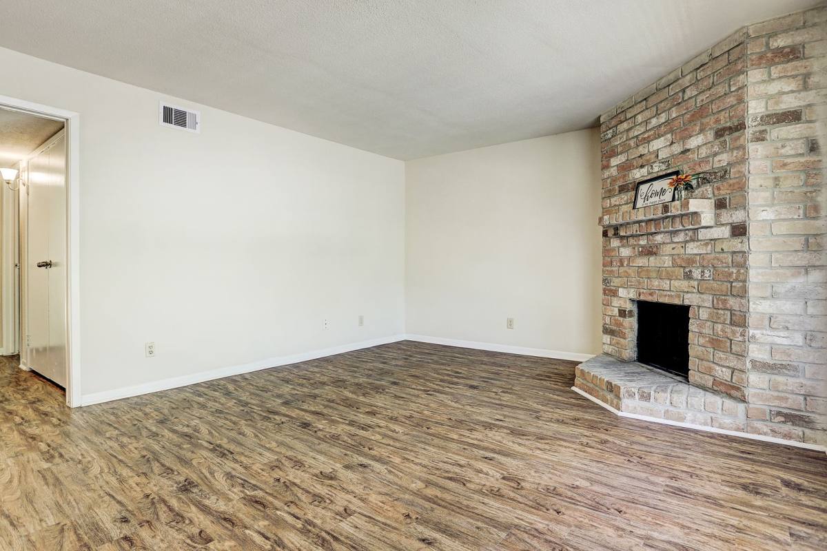 Townhouse for rent at 1516 E Sam Houston Parkway S, Pasadena, TX 77503