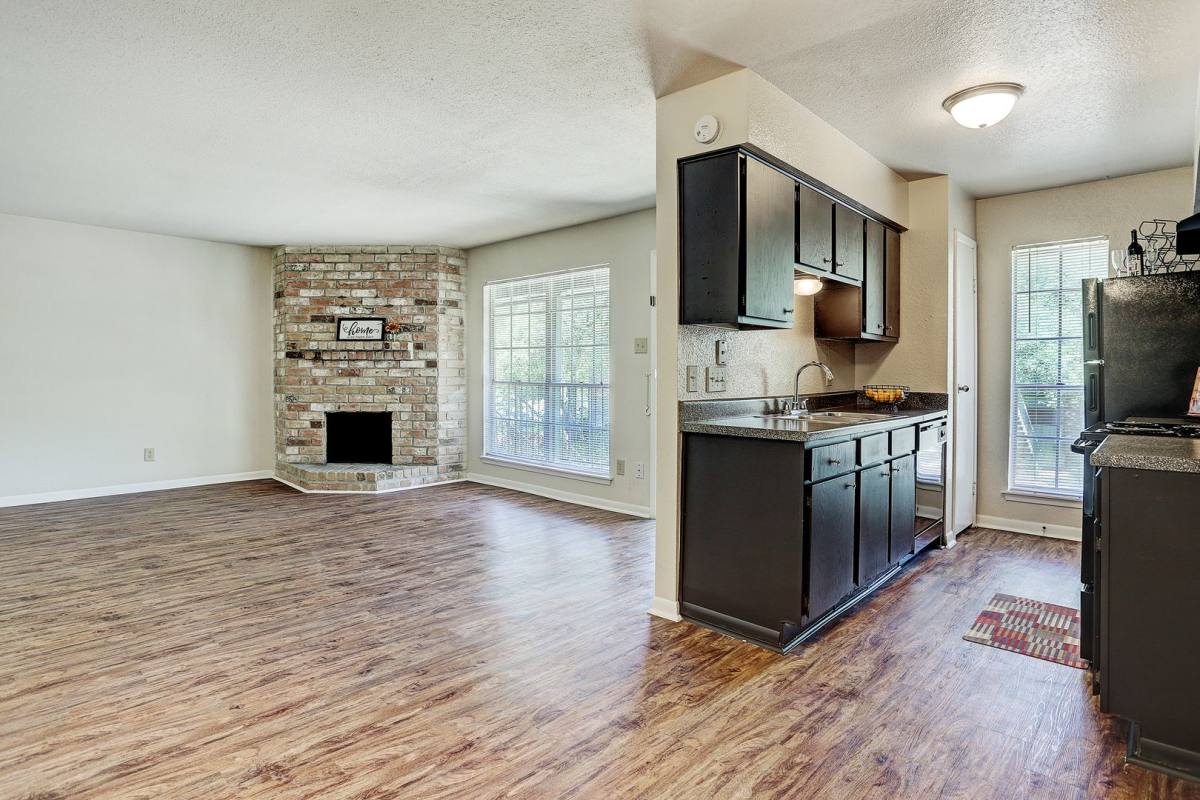 Townhouse for rent at 1516 E Sam Houston Parkway S, Pasadena, TX 77503