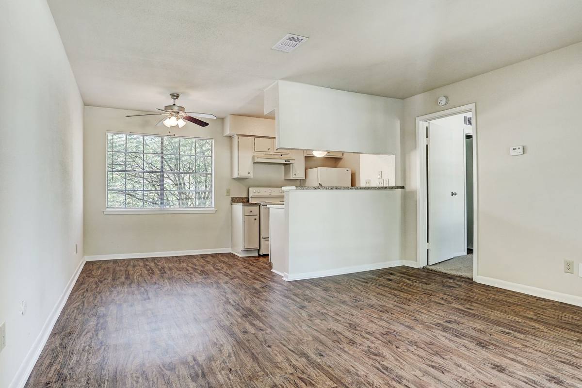 Townhouse for rent at 1516 E Sam Houston Parkway S, Pasadena, TX 77503