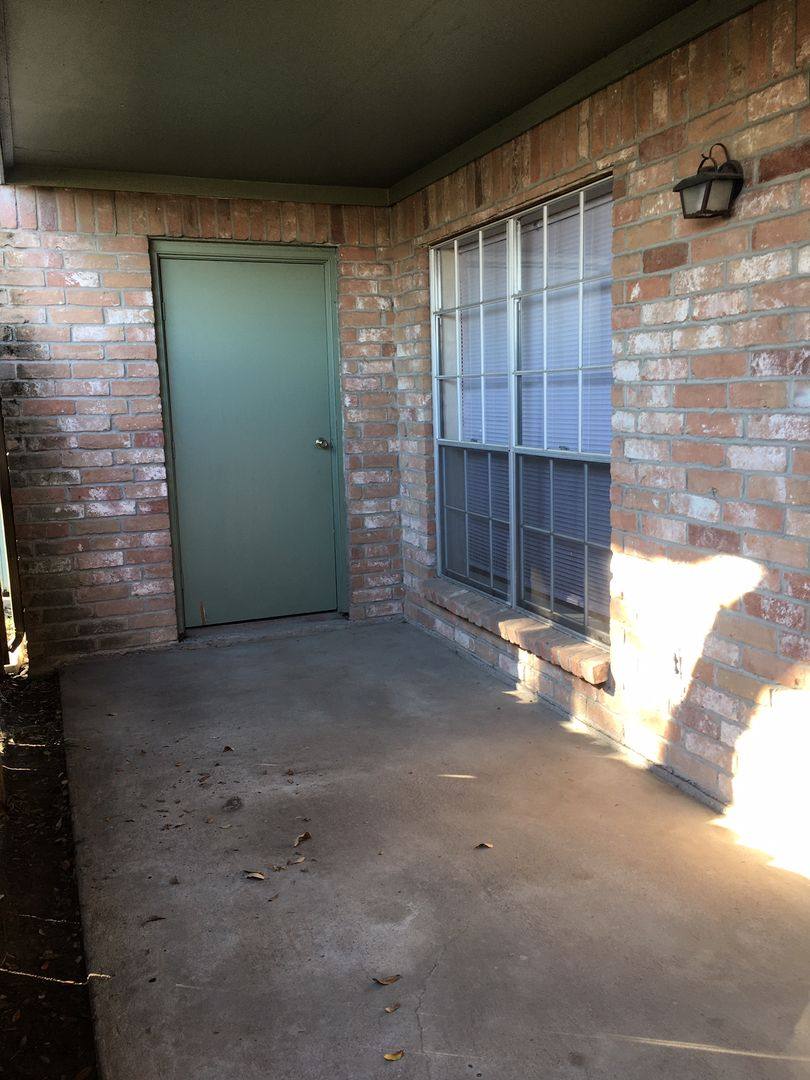 Townhouse for rent at 1516 E Sam Houston Parkway S, Pasadena, TX 77503