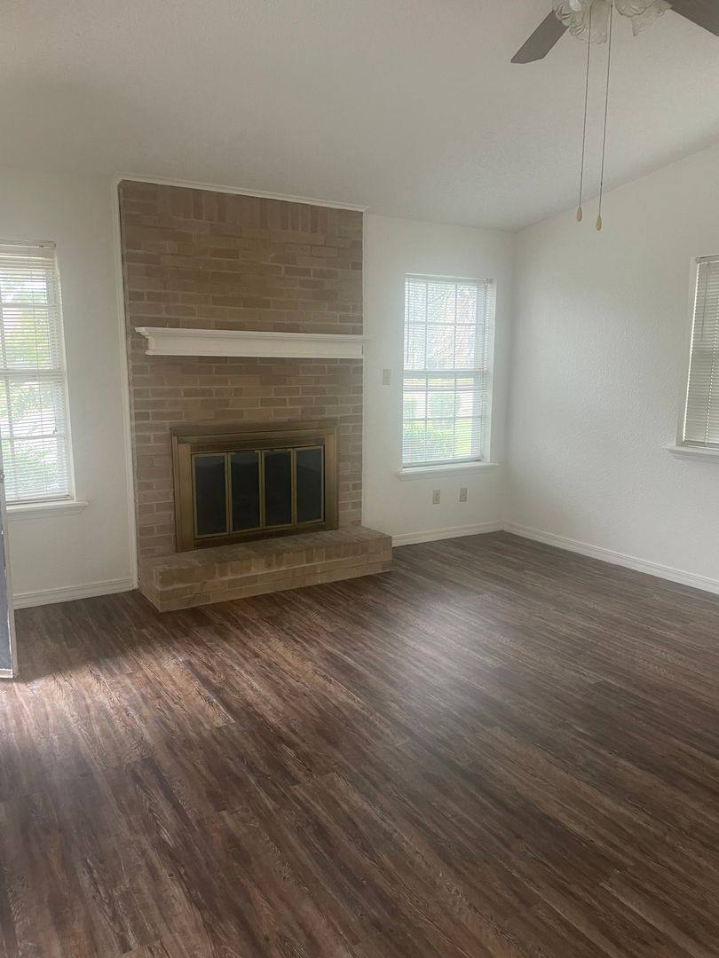 House for rent at 23 Rue Du Soleil, Longview, TX 75604
