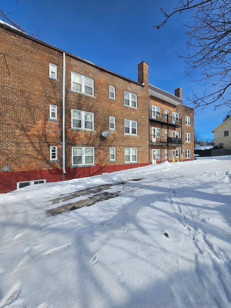 Apartment for rent at 1933 Lee Rd, Cleveland, OH 44118