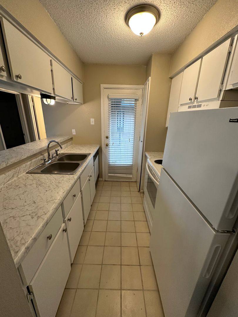 Condo for rent at 6680-3 Whispering Oaks Place, Memphis, TN 38120