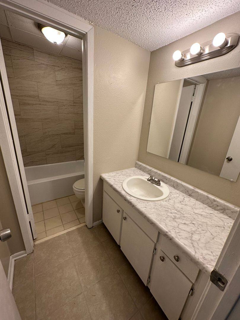 Condo for rent at 6680-3 Whispering Oaks Place, Memphis, TN 38120