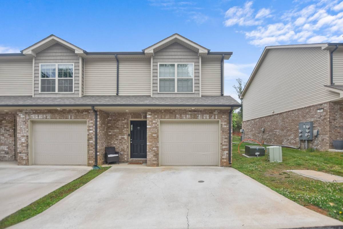 Townhouse for rent at 135 Country Lane, Clarksville, TN 37040