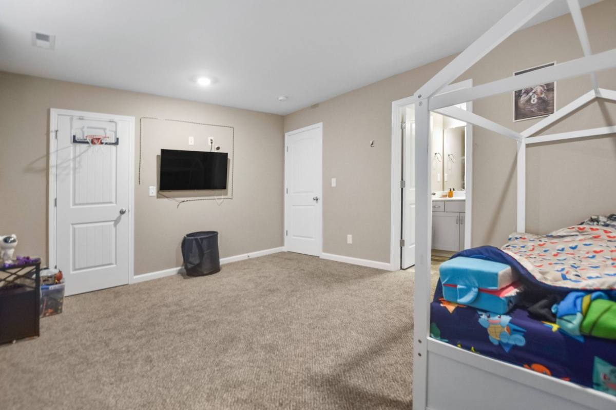 Townhouse for rent at 135 Country Lane, Clarksville, TN 37040