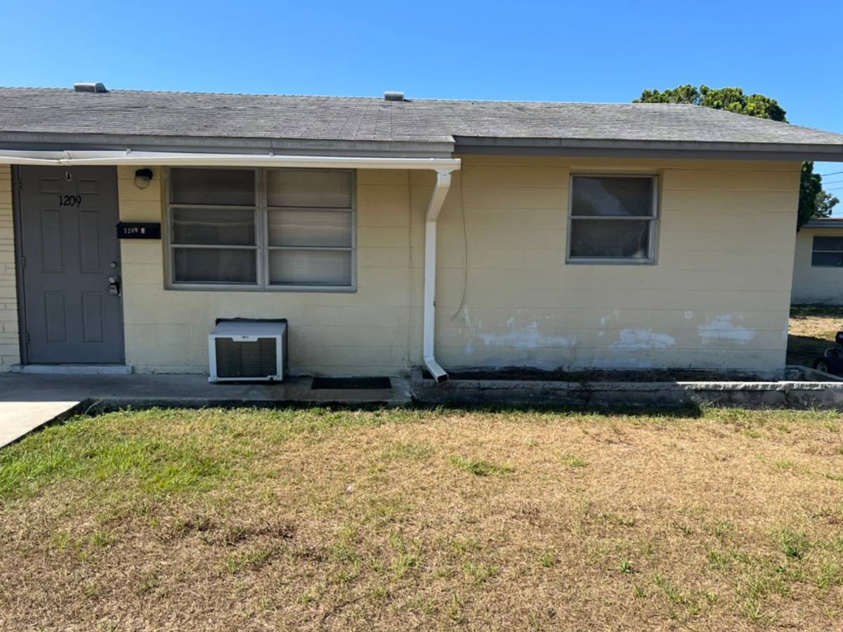 Apartment for rent at 1207 11th Ave W #A, Palmetto, FL 34221