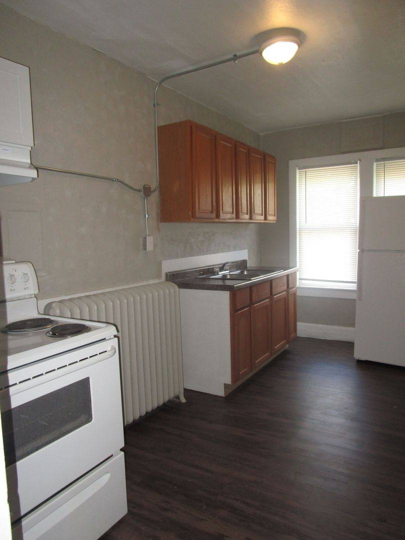 Apartment for rent at 708 W Jackson, Muncie, IN 47305