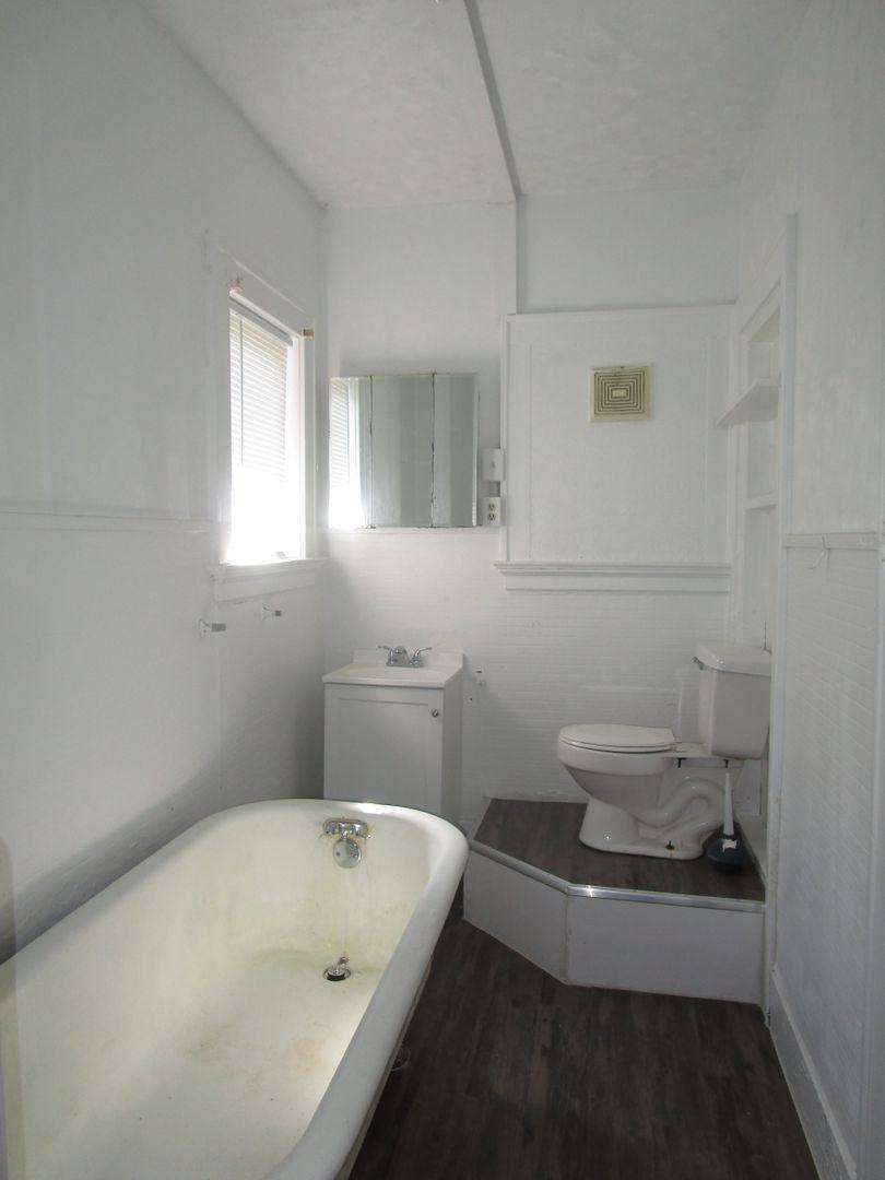 Apartment for rent at 708 W Jackson, Muncie, IN 47305