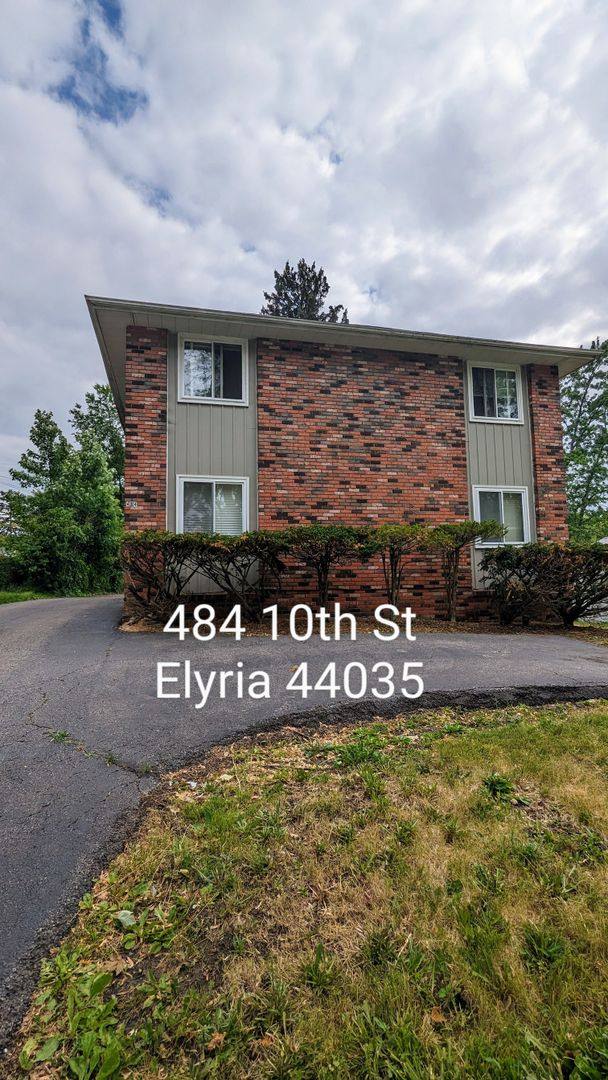 Apartment for rent at 484 10th St, Elyria, OH 44035